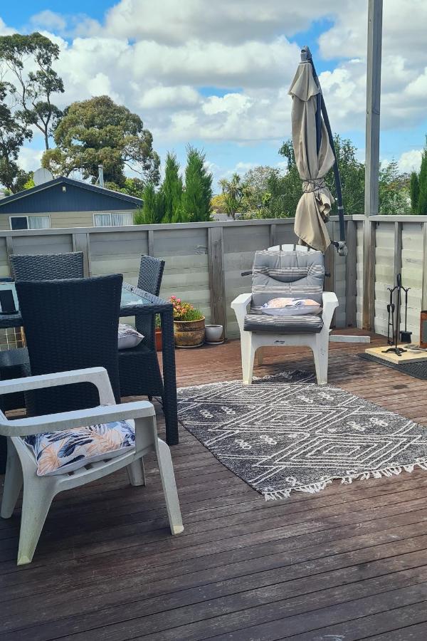 This Fabulous, Single-Level 3 Plus 1 Small Room With Folding Sofa Home Auckland Bagian luar foto