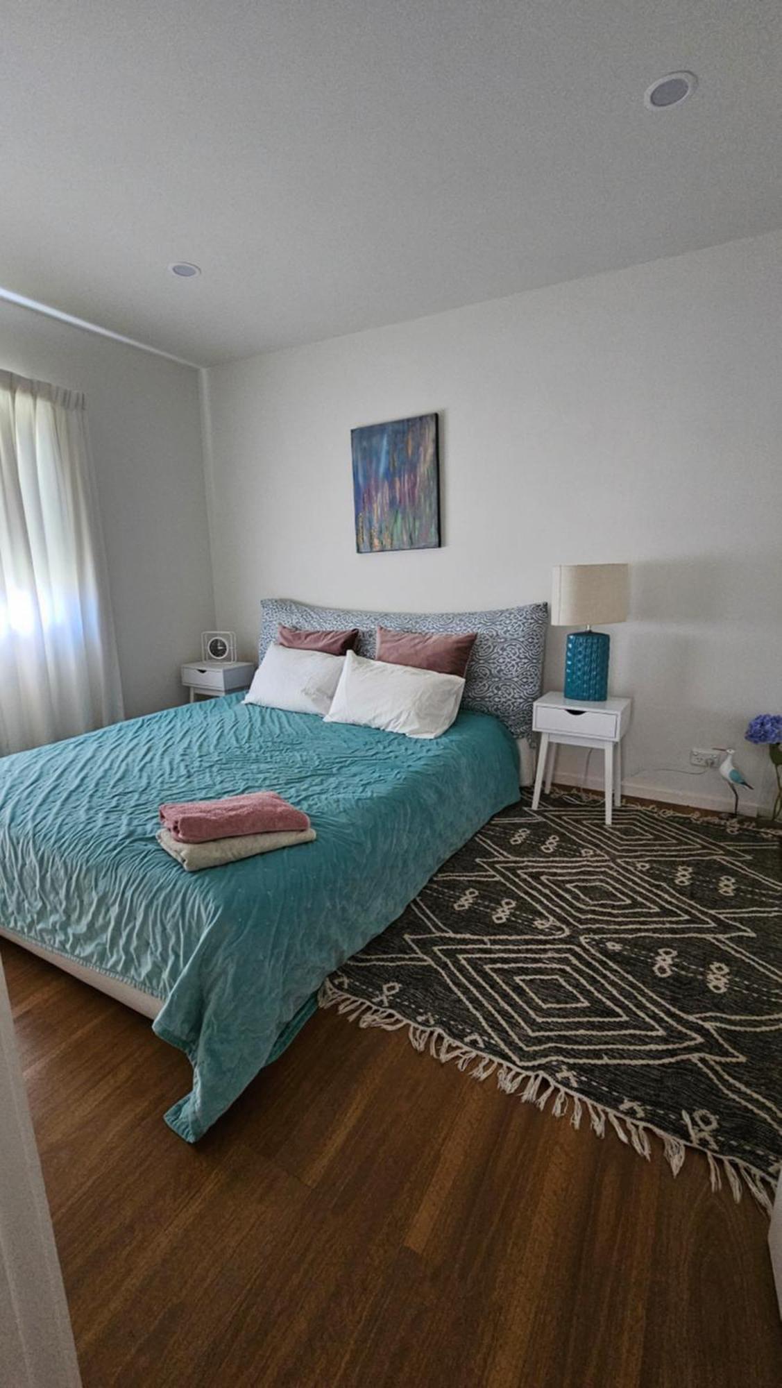 This Fabulous, Single-Level 3 Plus 1 Small Room With Folding Sofa Home Auckland Bagian luar foto